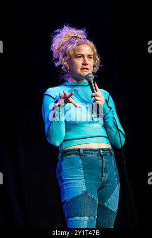 Weibliche Stand-Up-Komikerin Grace Campbell, Edinburgh Festival Fringe, Schottland, Großbritannien Stockfoto