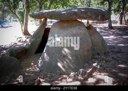 Galicien, Spanien. Die antike Grabstätte DOLMEN DE AXEITOS. Symbol der antiken Zivilisation. Oktober 2007 Stockfoto