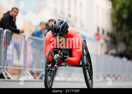 Paris, Frankreich. September 2024. SUZUKI Tomoki während des T54 Männer-Marathons während der Paralympischen Sommerspiele 2024 in Paris. Quelle: Marco Ciccolella/Alamy Live News Stockfoto