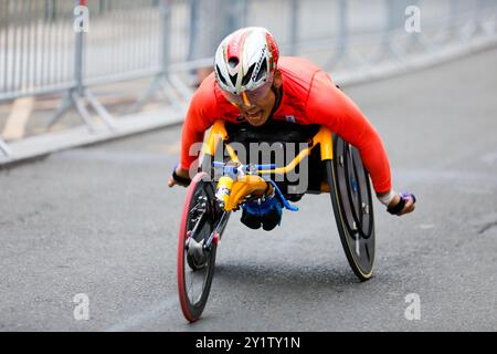 Paris, Frankreich. September 2024. YOSHIDA Ryota während des T54 Männer-Marathons während der Paralympischen Sommerspiele 2024 in Paris. Quelle: Marco Ciccolella/Alamy Live News Stockfoto