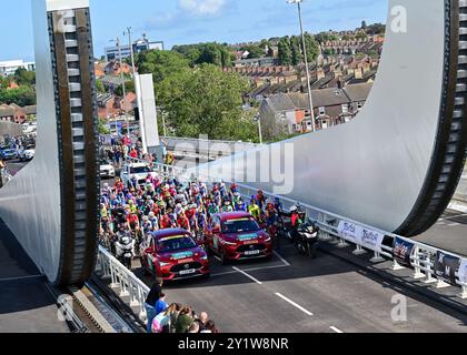 Felixstowe, Großbritannien. September 2024. Das Rennen verlässt Lowestoft zu Beginn von Stage 6 Lowestoft > Felixstowe, Tour of Britain, 8. September 2024, Credit:Pete Goding Credit: Peter Goding/Alamy Live News Stockfoto