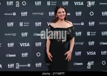 Toronto, Kanada. September 2024. Juliette Binoche besucht die Premiere von „The Return“ während des Toronto International Film Festivals 2024 in der Roy Thomson Hall in Toronto, Kanada, am 7. September 2024. (Foto: Arrush Chopra/NurPhoto) Credit: NurPhoto SRL/Alamy Live News Stockfoto