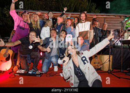 Paris, Frankreich. September 2024. Singrid Campion und alle VIP nehmen an der Eröffnungsnacht des traditionellen Festes A Neu-Neu Teil, zugunsten des Coucou Stockfoto