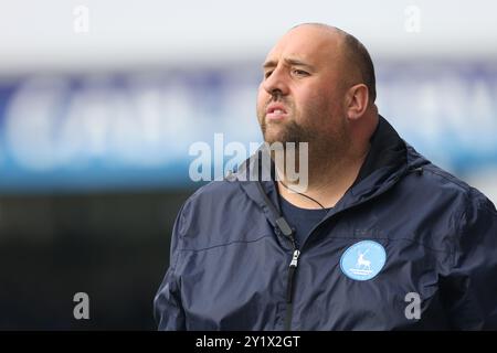 Hartlepool United Physiotherapeut Danny O’Connor während des Spiels der Vanarama National League zwischen Hartlepool United und FC Halifax Town im Victoria Park, Hartlepool am Samstag, den 7. September 2024. (Foto: Mark Fletcher | MI News) Credit: MI News & Sport /Alamy Live News Stockfoto