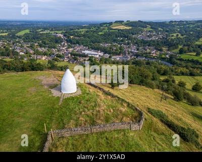 Drohnenaufnahmen vom White Nancy Monument Stockfoto