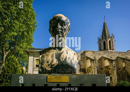 Büste von Esprit Requien, Tempel Saint Martial, ehemaliger Palast der Königin Jeanne von Neapel, Gräfin der Provence, Avignon, Frankreich, Europa. Stockfoto