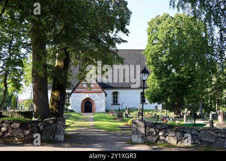 Michaeliskirche, Pernajan Pyhän Mikaelin kirkko, in Pernaja bei Loviisa in Südfinnland, August 2024 Stockfoto