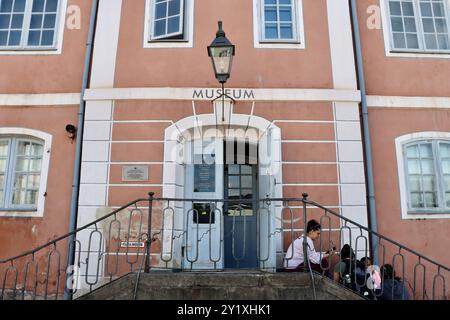 Das alte Rathausmuseum von Porvoo auf Rådhustorget, Raatihuoneentori, historischer Platz im Zentrum von Porvoo, Borgå, Finnland, August 2024 Stockfoto