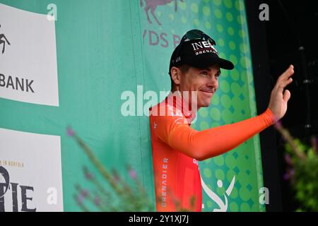 Ben Swift auf dem Podium nach Stage 6 Lowestoft > Felixstowe, Tour of, UK. September 2024. Credit: Pete Goding Credit: Peter Goding/Alamy Live News Stockfoto