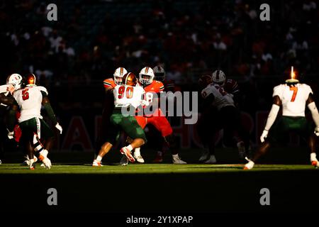 MIAMI GARDENS, FLORIDA - 7. SEPTEMBER: Matthew McCoy #78 der Miami Hurricanes an der Reihe der Kampfhandlungen gegen die Florida A&M Rattlers bei Hard Roc Stockfoto