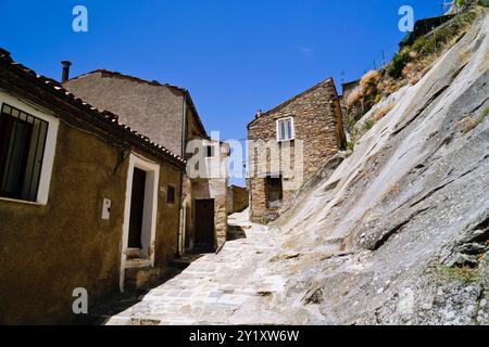 Pietrapertosa, das antike Dorf, die Burg und das charakteristische Panorama der lukanischen Dolomiten, Potenza, Basilicata Stockfoto