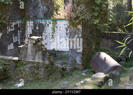 Hell Bourg, Frankreich - 18. August 2022: Blick auf verlassene antike Thermen Stockfoto