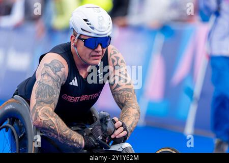 Paris, Frankreich. September 2024. PARIS, FRANKREICH - 8. SEPTEMBER: David Weir vom Team Großbritannien tritt am 11. Tag von Para Athletics: Marathon - Paris 2024 Paralympische Sommerspiele bei der Esplanade des Invalides am 8. September 2024 in Paris an. (Foto: Joris Verwijst/BSR Agency) Credit: BSR Agency/Alamy Live News Stockfoto