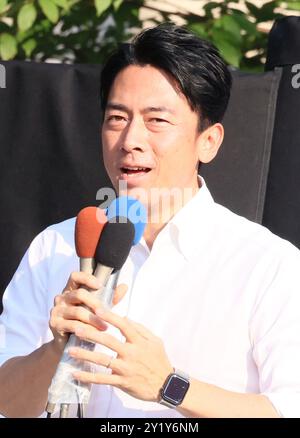 Yokohama, Japan. September 2024. Der ehemalige japanische Umweltminister Shinjiro Koizumi hält am Sonntag, den 8. September 2024, eine Wahlkampfrede zur bevorstehenden Präsidentschaftswahl der regierenden Liberal Democratic Party (LDP) in Yokohama, einem Vorort Tokios. Der neue LDP-Präsident wird am 27. September gewählt, da Premierminister Fumio Kishida nicht zur Wahl kandidieren wird. (Foto: Yoshio Tsunoda/AFLO) Stockfoto