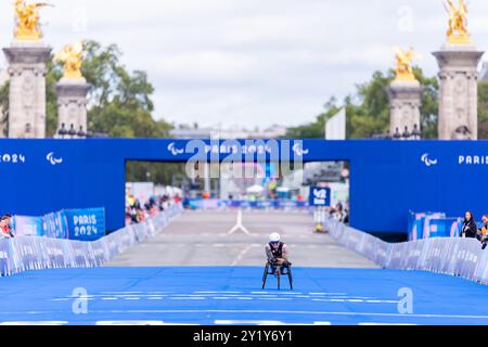 Paris, Frankreich. September 2024. PARIS, FRANKREICH - 8. SEPTEMBER: David Weir vom Team Großbritannien tritt am 11. Tag von Para Athletics: Marathon - Paris 2024 Paralympische Sommerspiele bei der Esplanade des Invalides am 8. September 2024 in Paris an. (Foto: Joris Verwijst/BSR Agency) Credit: BSR Agency/Alamy Live News Stockfoto