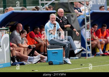 Stockton on Tees, Großbritannien. September 2024. Macclesfield Town Manager Robbie Savage während des Premier League-Spiels zwischen Stockton Town und Macclesfield Town in der Bishopton Road West, Stockton on Tees am Samstag, den 7. September 2024. (Foto: Harry Cook | MI News) Credit: MI News & Sport /Alamy Live News Stockfoto