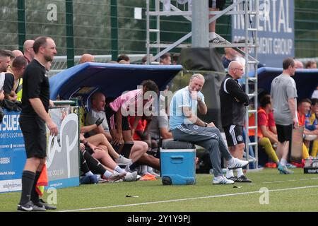 Stockton on Tees, Großbritannien. September 2024. Macclesfield Town Manager Robbie Savage während des Premier League-Spiels zwischen Stockton Town und Macclesfield Town in der Bishopton Road West, Stockton on Tees am Samstag, den 7. September 2024. (Foto: Harry Cook | MI News) Credit: MI News & Sport /Alamy Live News Stockfoto