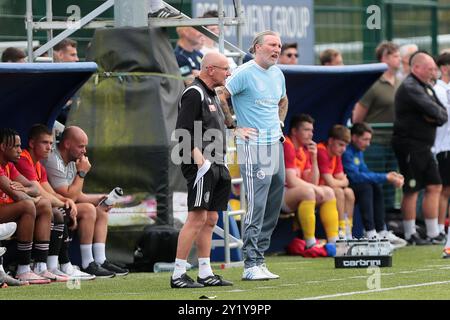 Stockton on Tees, Großbritannien. September 2024. Macclesfield Town Manager Robbie Savage während des Premier League-Spiels zwischen Stockton Town und Macclesfield Town in der Bishopton Road West, Stockton on Tees am Samstag, den 7. September 2024. (Foto: Harry Cook | MI News) Credit: MI News & Sport /Alamy Live News Stockfoto