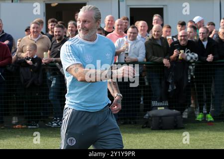 Stockton on Tees, Großbritannien. September 2024. Macclesfield Town Manager Robbie Savage während des Premier League-Spiels zwischen Stockton Town und Macclesfield Town in der Bishopton Road West, Stockton on Tees am Samstag, den 7. September 2024. (Foto: Harry Cook | MI News) Credit: MI News & Sport /Alamy Live News Stockfoto