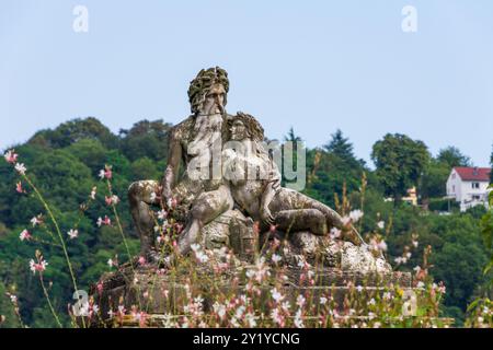 Vater Rhein und Mutter Mosel-Skulptur im Garten des Kurfürstlichen Schlosses Koblenz. Vater Rhein und Mutter Mosel-Skulptur im Garten des Kurfür Stockfoto