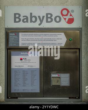 Häuser und Gebäude im Krankenhaus im Sommer heißer Morgen in Liberec 08 31 2024 Stockfoto