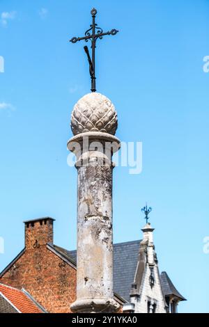 Le perron de Theux EST un Monument érigé en 1456 sur la Place du Perron. IL EST le symbole des libertés communales| das Perron de Theux ist ein Denkmal Stockfoto