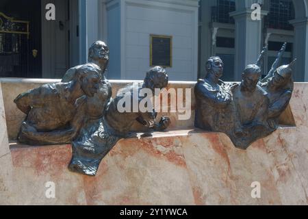 Das Monument La Fragua de Vulcano (die Schmiede des Vulkans) des spanischen Künstlers Víctor Ochoa auf der Plaza Independencia, Guayaquil, Ecuador. Stockfoto