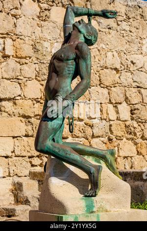 Fidelius, Bronzeskulptur pasteur, Koch, Finlay und ferran gewidmet, Werk von Manuel Ramos González, Illa del Llatzeret, Mahón, Menorca, Spanien. Stockfoto