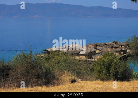 Ploca Micov Kamen - archäologische Stätte der Bucht der Knochen am See Ohrid, Nordmakedonien Stockfoto