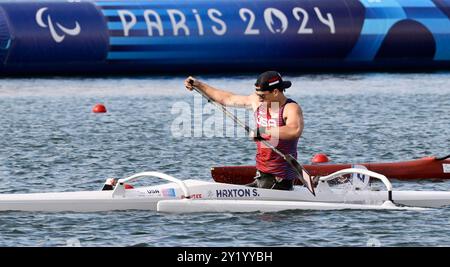 Paris, Frankreich. September 2024. Paralympics Paris2024. Para Canoe. Olympia-Nautikstadion. Paris. Blake Haxton (USA) im Para Canoe Finals während der Paralympics 2024 in Paris im Olympischen Nautikstadion, Frankreich. Quelle: Sport In Pictures/Alamy Live News Stockfoto