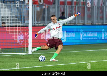 Osijek, Hrvatska. September 2024. Polnische Spieler wärmen sich vor dem Fußballspiel zwischen Polen und Kroatien in der Gruppe A, der zweiten Runde der UEFA League of Nations am 08. September 2024 in der Opus Arena in Osijek, Kroatien, auf. Foto: Borna Jaksic/PIXSELL Credit: Pixsell/Alamy Live News Stockfoto