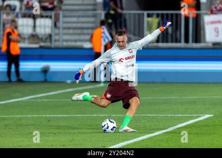 Osijek, Hrvatska. September 2024. Polnische Spieler wärmen sich vor dem Fußballspiel zwischen Polen und Kroatien in der Gruppe A, der zweiten Runde der UEFA League of Nations am 08. September 2024 in der Opus Arena in Osijek, Kroatien, auf. Foto: Borna Jaksic/PIXSELL Credit: Pixsell/Alamy Live News Stockfoto