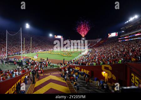 7. September 2024 Allgemeine Ansicht des United Airlines Fields vor Beginn des NCAA-Fußballspiels zwischen den Utah State Aggies und USC Trojans im Los Angeles Memorial Coliseum in Los Angeles, Kalifornien. Obligatorischer Lichtschein : Charles Baus/CSM Stockfoto