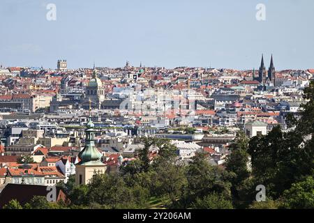 Prag, Region Prag, Tschechische Republik. September 2024. Prager Skyline. Ein Spaziergang in der zentraleuropäischen Hauptstadt Prag am 7. September 2024. (Kreditbild: © Adrien Fillon/ZUMA Press Wire) NUR REDAKTIONELLE VERWENDUNG! Nicht für kommerzielle ZWECKE! Stockfoto