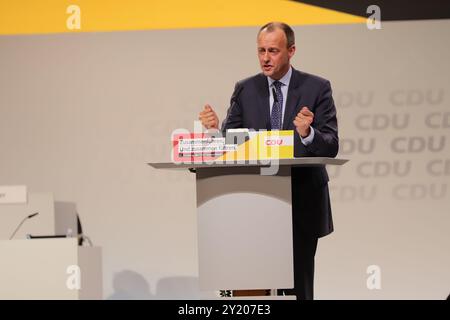 Friedrich Merz nachdenklich bis entschlossen Stockfoto