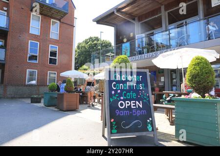 Chichester Ship Canal and Basin Centre etwas außerhalb des Stadtzentrums in West Sussex, Großbritannien Stockfoto