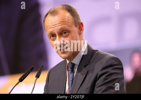 Friedrich Merz nachdenklich bis entschlossen Stockfoto