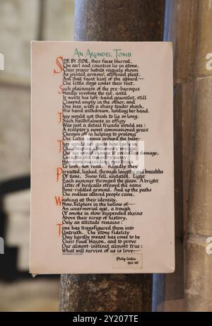 Das Arundel Tomb in der Kathedrale von Chichester, das Philip Larkin’ Gedicht „an Arundel Tomb“ (1955) inspirierte, in West Sussex, Großbritannien Stockfoto