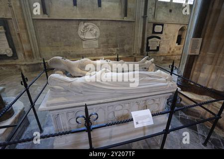 Das Arundel Tomb in der Kathedrale von Chichester, das Philip Larkin’ Gedicht „an Arundel Tomb“ (1955) inspirierte, in West Sussex, Großbritannien Stockfoto