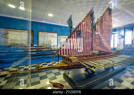 Modell der Königlichen Galeere von Don Juan de Austria, 1571, Menorca Militärmuseum, alte Kaserne von Cala Corb, zentraler Platz von es Castell, erbaut von den Briten im Jahr 1771, Menorca, balearen, Spanien. Stockfoto