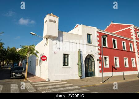 Militärmuseum von Menorca, alte Kaserne von Cala Corb, zentraler Platz von es Castell, von den Briten 1771 erbaut, Menorca, balearen, Spanien. Stockfoto