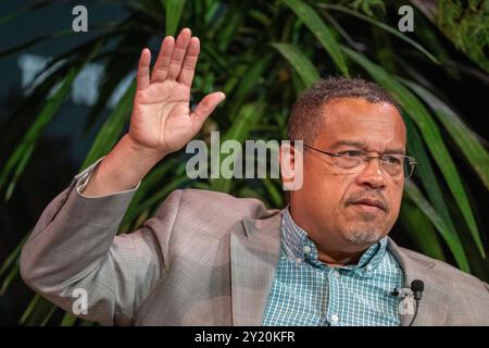 Austin, Tx, USA. September 2024. Der US-amerikanische Staatsanwalt KEITH ELLISON spricht am letzten Tag des Texas Tribune Festivals in der Innenstadt von Austin. Das Festival bringt Politiker und einflussreiche Denker aus dem öffentlichen Dienst zusammen, um aktuelle Ereignisse und Politik zu diskutieren. (Kreditbild: © Bob Daemmrich/ZUMA Press Wire) NUR REDAKTIONELLE VERWENDUNG! Nicht für kommerzielle ZWECKE! Stockfoto