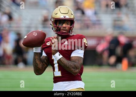 7. September 2024; Boston College Eagles Quarterback Thomas Castellanos (1) wärmt sich während der ersten Halbzeit in Chestnut Hill, Massachusetts auf. Obligatorische Gutschrift Eric Canha/CSM Stockfoto