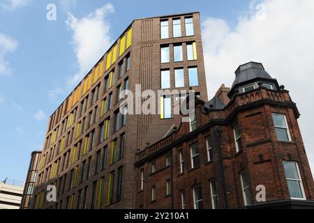 Pinstone Street und Cambridge Street nach der Sanierung im Stadtzentrum von Sheffield England Wohnungen in Großbritannien Stockfoto