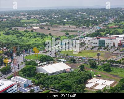 Managua, Nicaragua - 16. August 2024: Blick auf die Drohne in der Stadt Managua an sonnigen Tagen Stockfoto