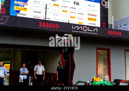 Imola, Italien. September 2024. Armanni Pietro, italienischer Pilot von Prima Ghinzani Motorsport, gewinnt Rennen 2 der siebten Runde der Formel-Regional-Europameisterschaft Alpine auf der Rennstrecke Enzo und Dino Ferrari International. Quelle: SOPA Images Limited/Alamy Live News Stockfoto