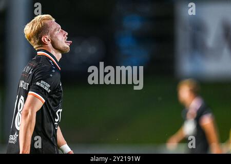 Deinze, Belgien. September 2024. Jellert Van Landschoot (18) von KMSK Deinze, dargestellt während eines Fußballspiels zwischen KMSK Deinze und Dikkelvenne während der 1. Runde der Croky Cup Saison 2024-2025, am Sonntag, 8. September 2024 in Deinze, Belgien. Quelle: Sportpix/Alamy Live News Stockfoto