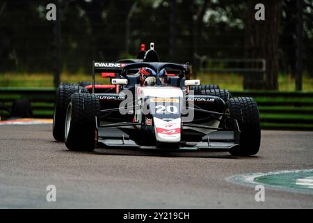 Imola, Italien. September 2024. Der maltesische Rennfahrer David Zachary tritt während des zweiten Rennens der siebten Runde der Formel-Regional-Europameisterschaft Alpine auf der internationalen Rennstrecke Enzo und Dino Ferrari an. (Foto: Luca Martini/SOPA Images/SIPA USA) Credit: SIPA USA/Alamy Live News Stockfoto