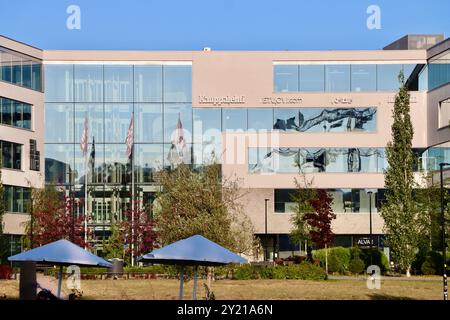 Alma Media Building östlich des Töölönlahti Parks im Zentrum von Helsinki, Finnland, August 2024 Stockfoto