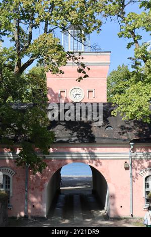 Suomenlinna / Sveaborg Sea Fortress, UNESCO-Weltkulturerbe auf Insel im Hafen von Helsinki, Finnland, August 2024. 100 Fotos Stockfoto